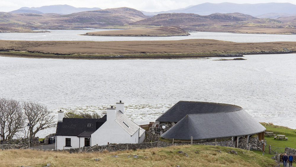 Calanish Visitor Centre in der Landschaft