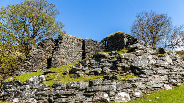 Dun Troddan auf dem Hügel nahe Dun Telve