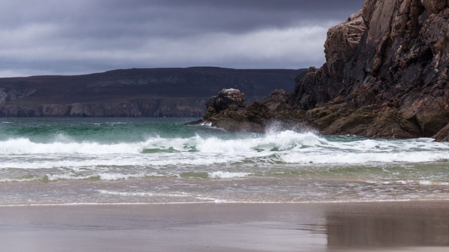 Brandung am Ceannabeinne Strand