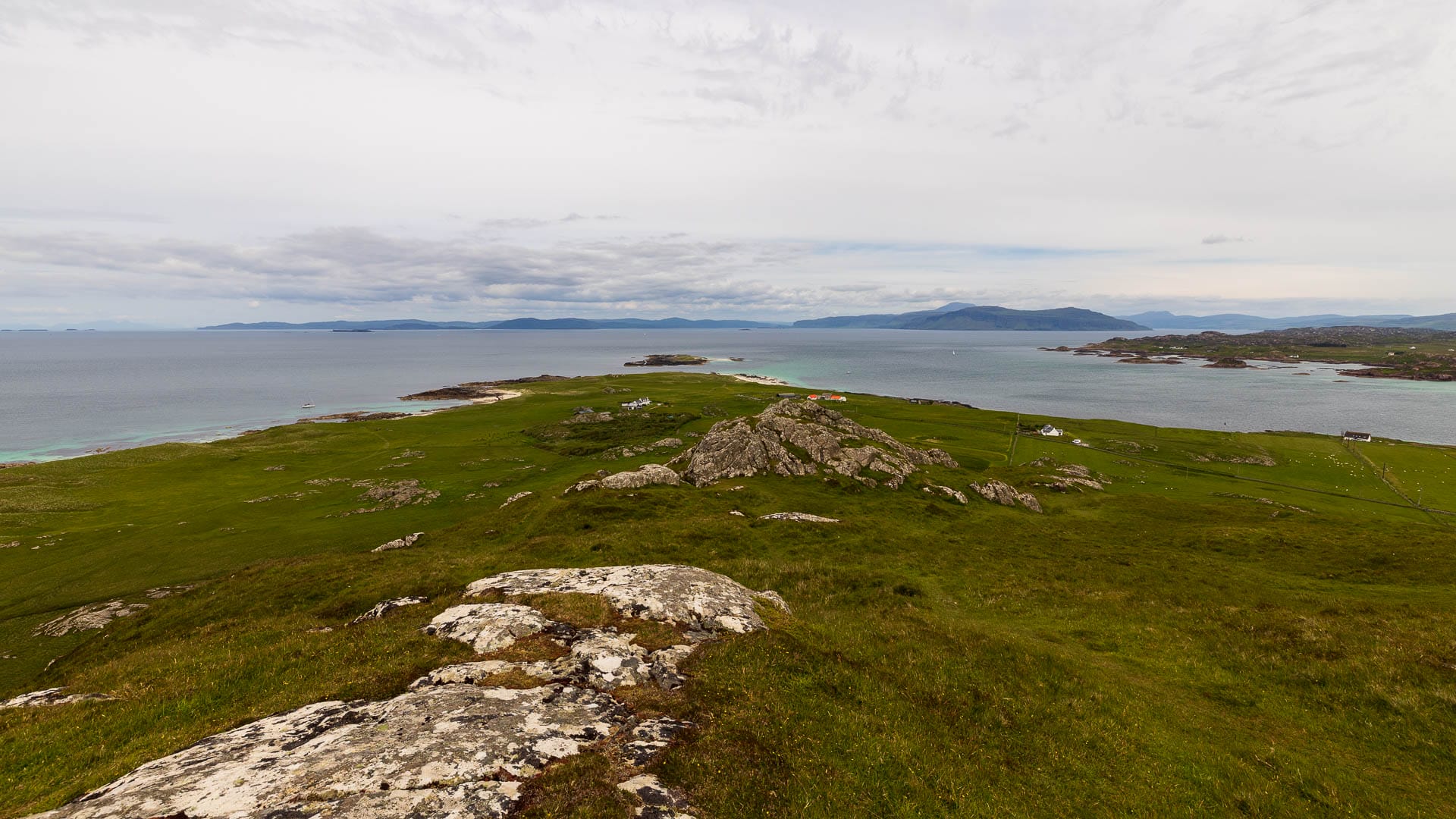 Blick vom höchsten Hügel auf der Insel Iona, dem Dun Ì.