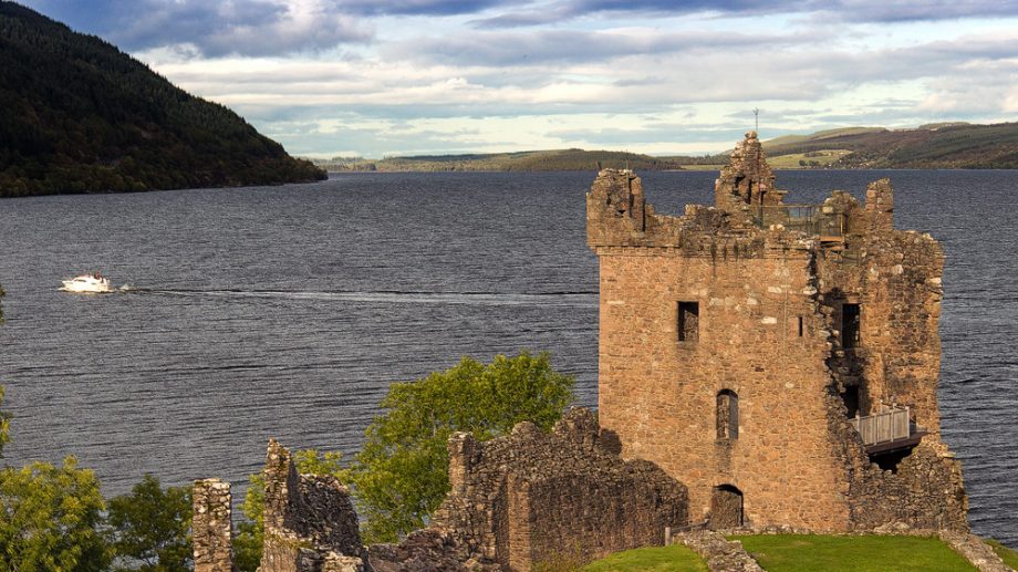 Tower und Loch Ness