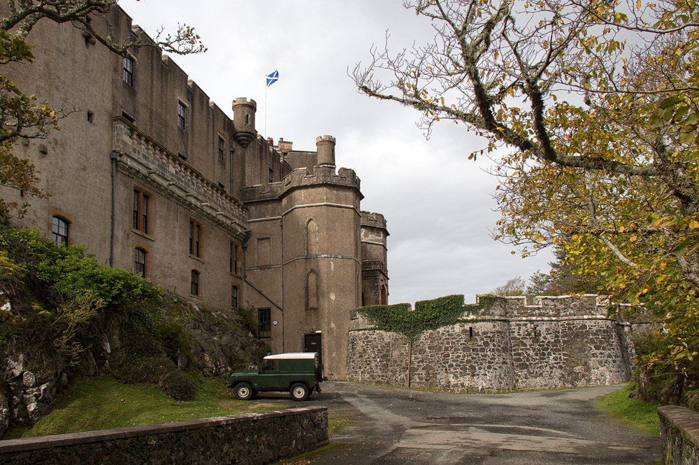 Dunvegan Castle Brücke seitlich