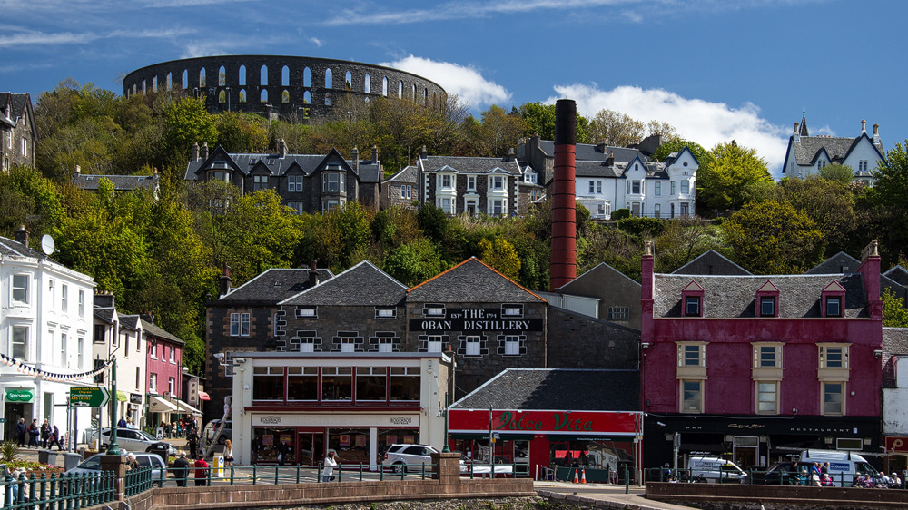 Oban Destillery und McCaigs Tower