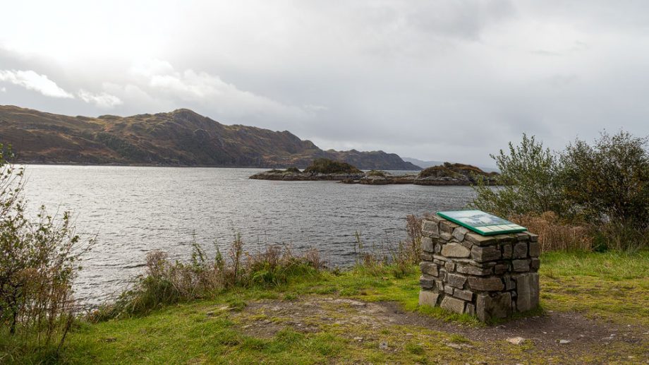Loch nan Uamh und die Gedenkplakette