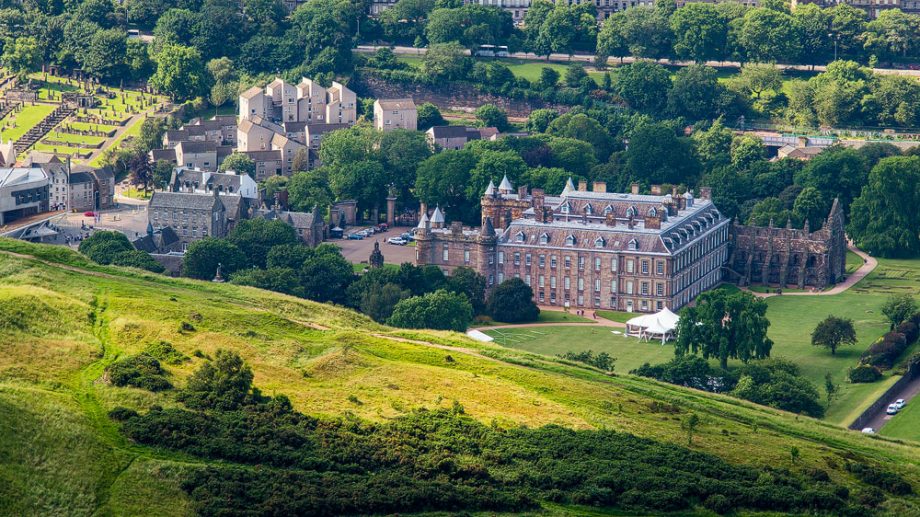 Holyrood Palace vom Arthur's Seat