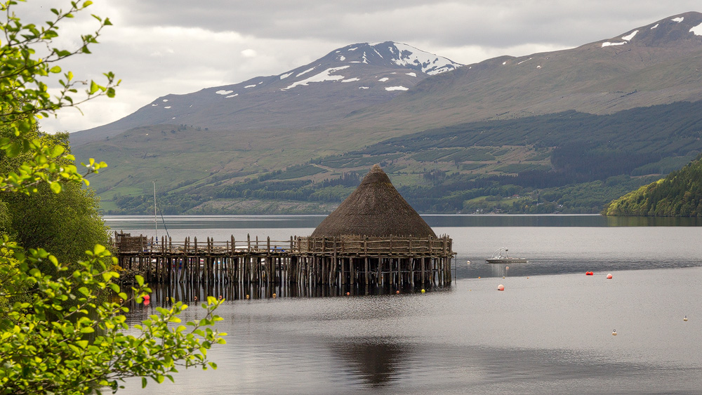 Crannog Loch im Loch Tay