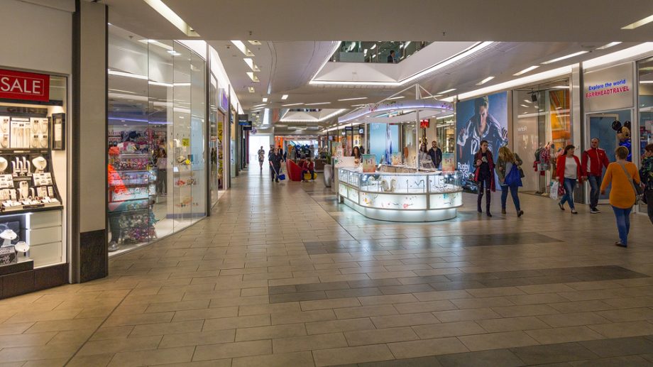 St Ennoch Centre innen