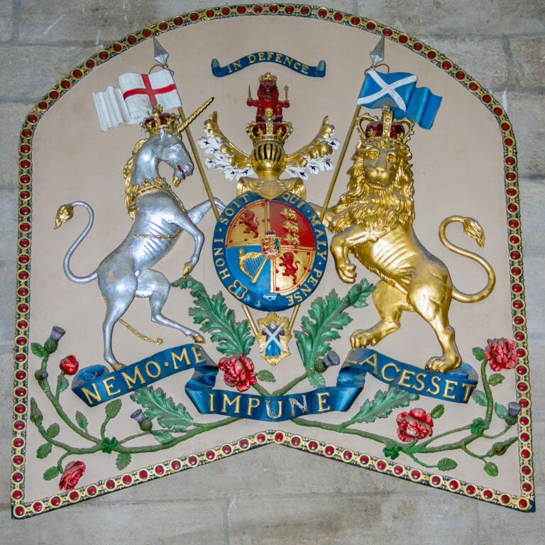 Schottlands Flagge und Wappen Löwen, Einhörner und Disteln