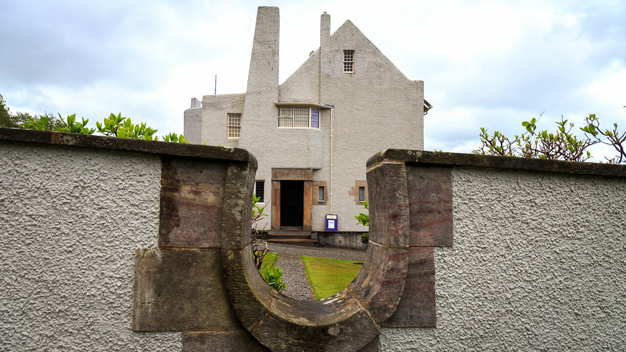 Mauer um das Hillhouse
