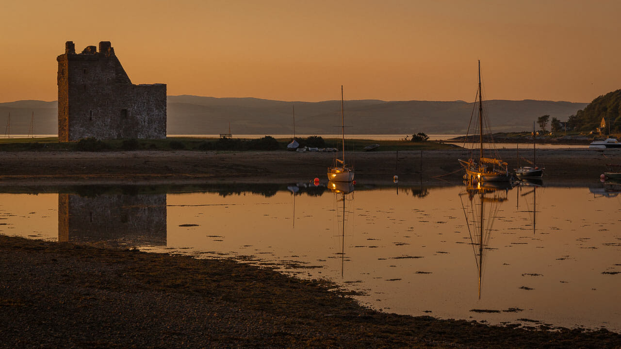 Lochranza Castle im Sonnenuntergang