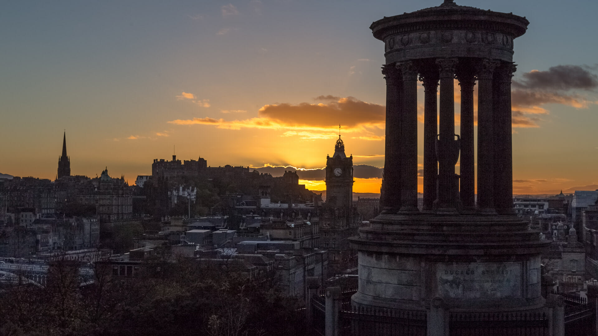 Edinburgh vom Calton Hill bei Sonnenuntergang