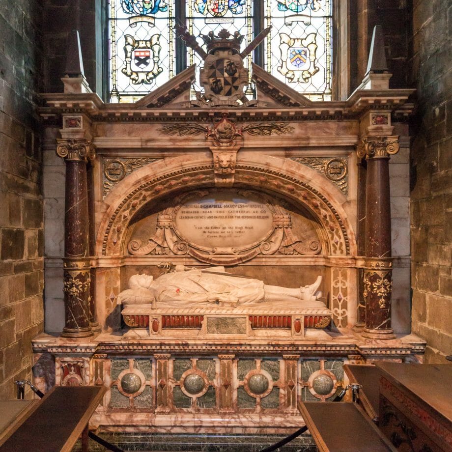 St Eloise Chapel mit Archibald Campbell-Denkmal