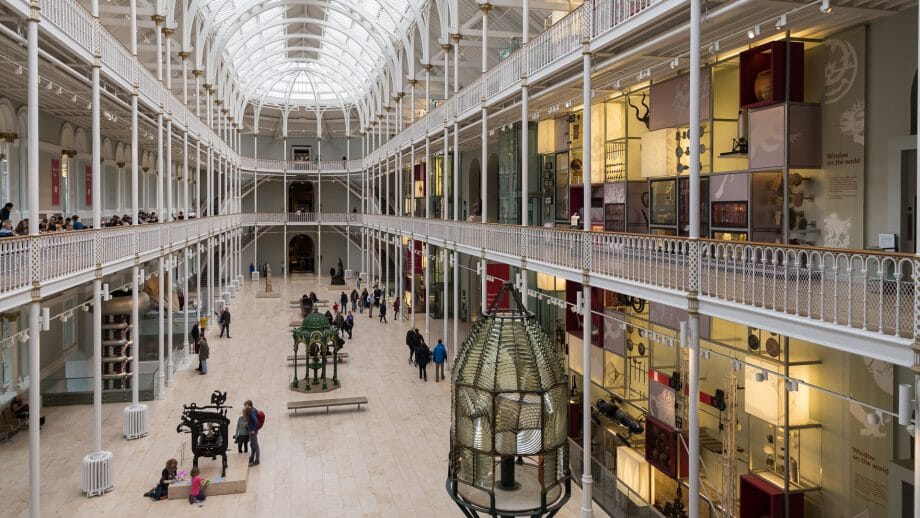 Die große Halle des National Museum of Scotland
