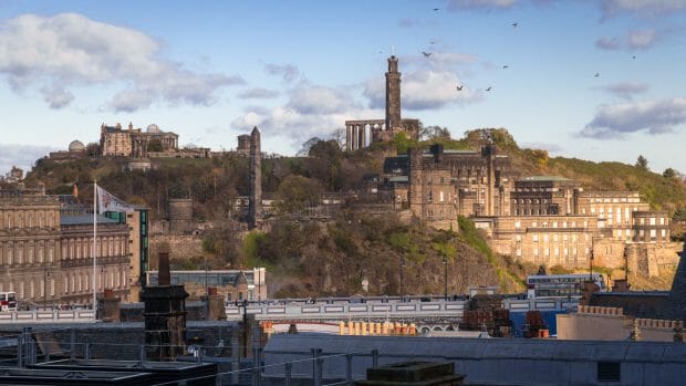 Blick hin zum Calton Hill