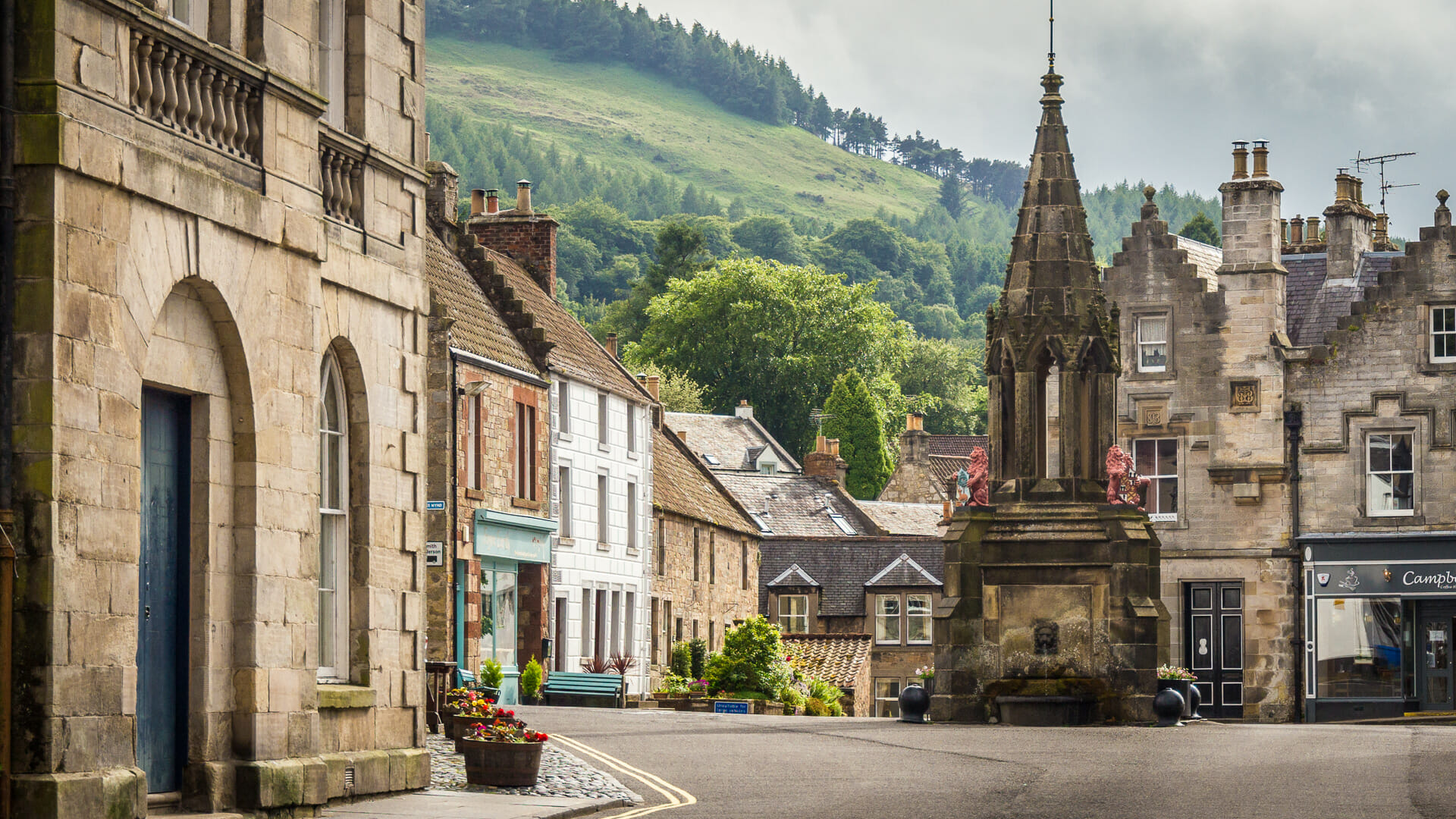 Der berühmte Brunnen im Ort Falkland