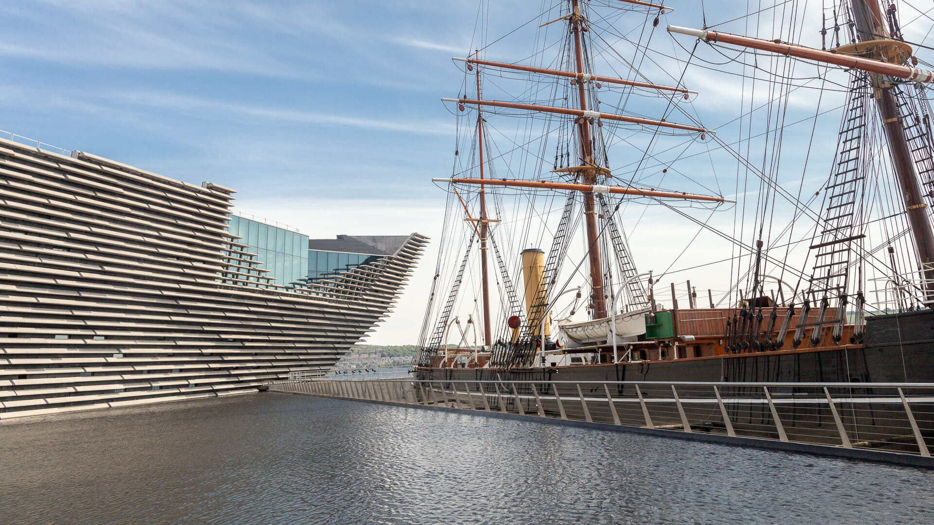 Das neue V&A Dundee und der alte Segler Discovery