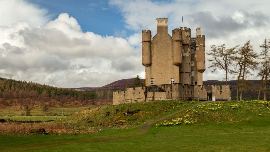 Braemar castle vom wehrturm zur luxusburg