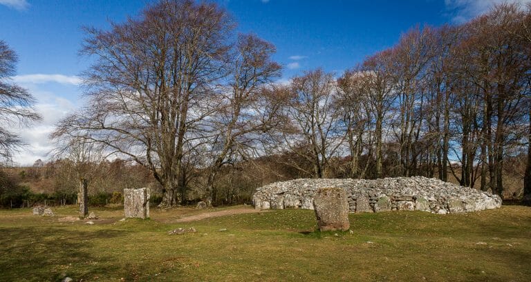 Clava Cairns Hügelgräber und Steinkreise aus der Bronzezeit