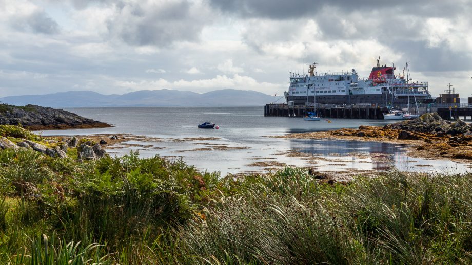 Die Clansman am Pier von Scalasaig