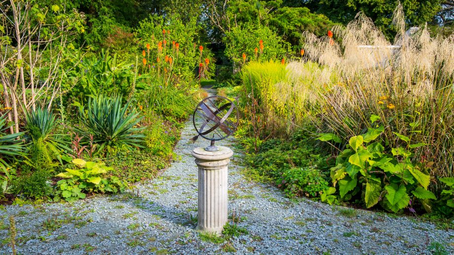 Sonnenuhr in den Achamore Gardens