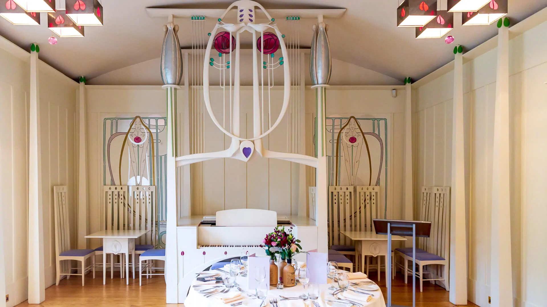 Charles Rennie Mackintosh, schottischer Architekt und Designer Charles Rennie Mackintosh, schottischer Architekt und Designer