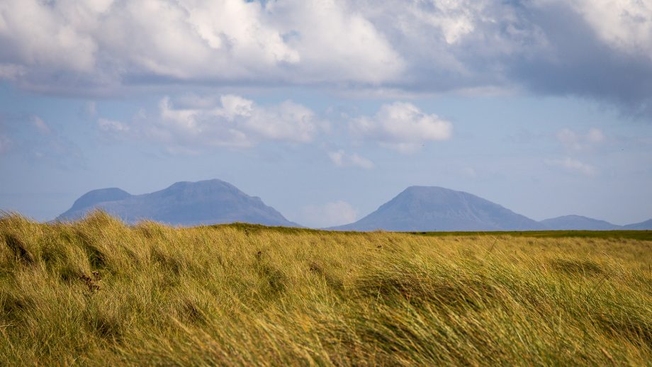 Blick auf Jura von Oronsay aus