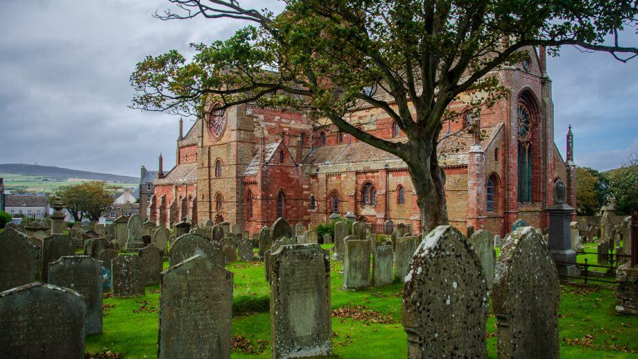 St Magnus Cathedral mit Friedhof