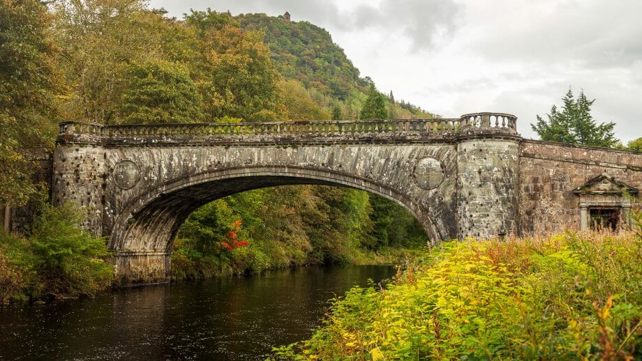 Brücke über den Fluss Aray