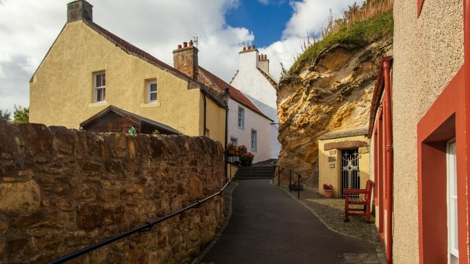 Cove Wynd mit St Fillan's Cave