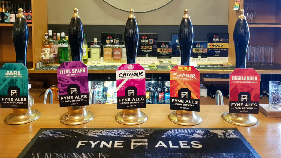 Die Zapfhähne im Loch Fyne Ales Taproom