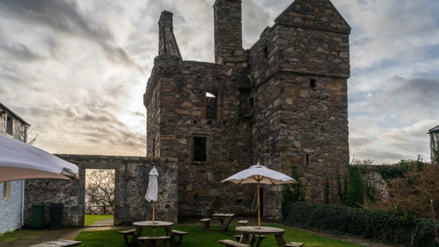 The courtyard with the tables