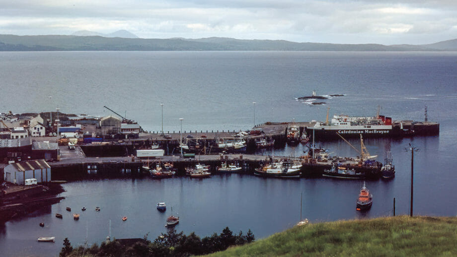 Blick auf den Hafen von Mallaig (Aufgenommen um 1990)