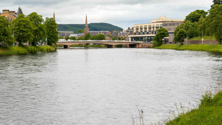 River Ness und die Brücke