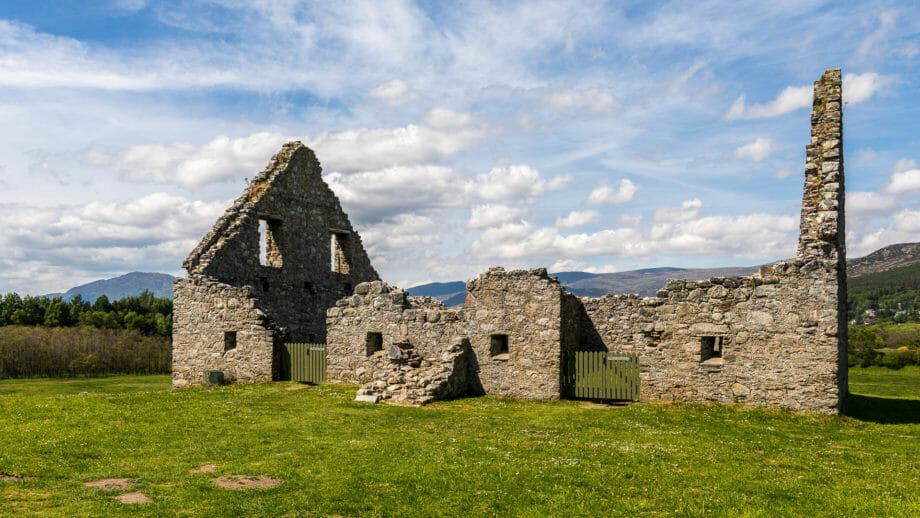 Der Stall bei den Ruthven Barracks