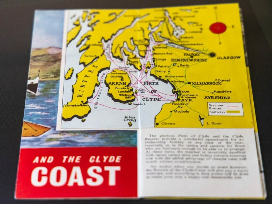 Ein Katalog in den Farben  Gelb und Rot, der die westliche Region bei Glasgow anzeigt. Er war Werbung für Ausflüge auf die Inseln. 