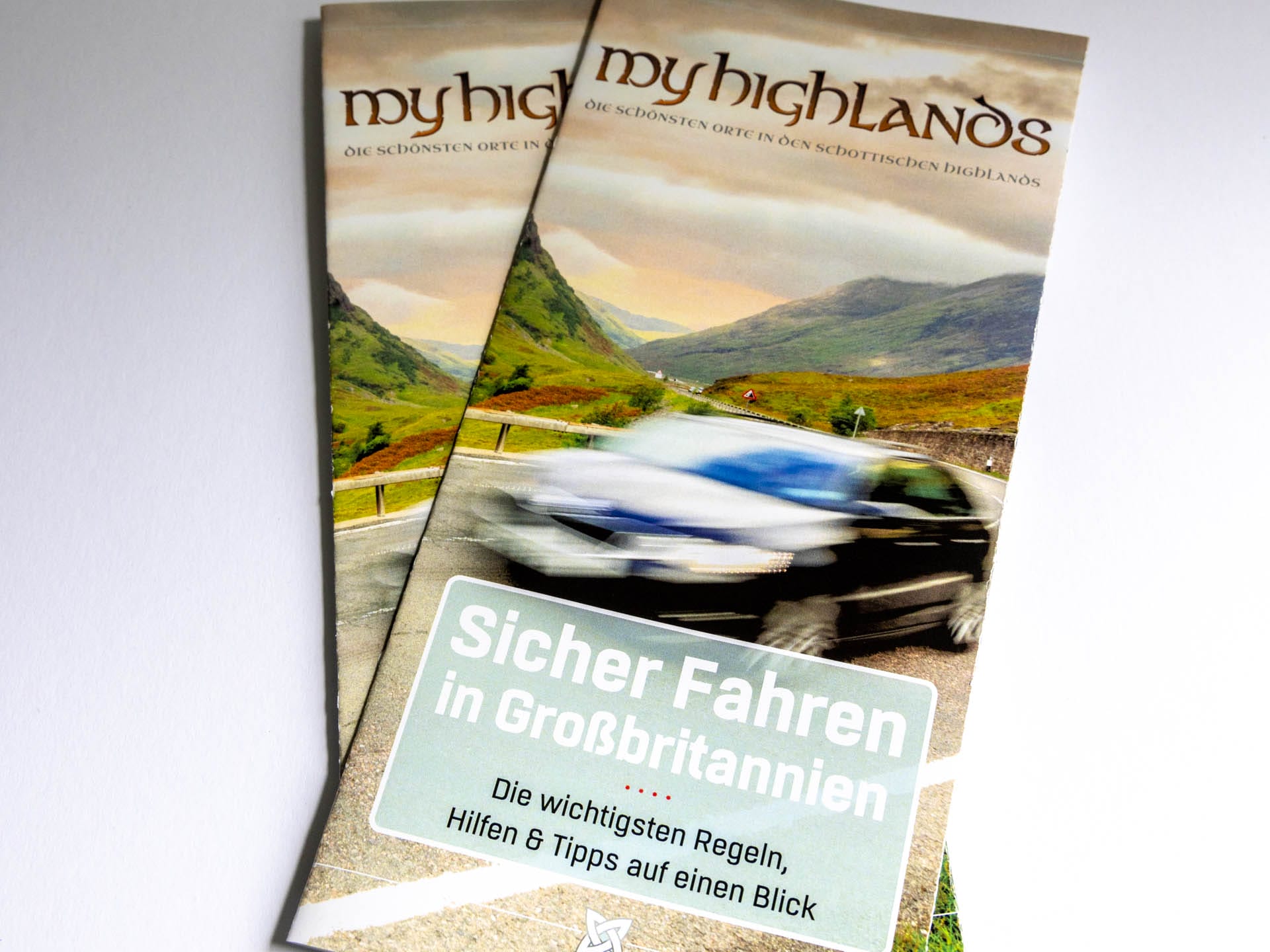 Zwei Flyer "Sicher Fahren in Großbritannien"