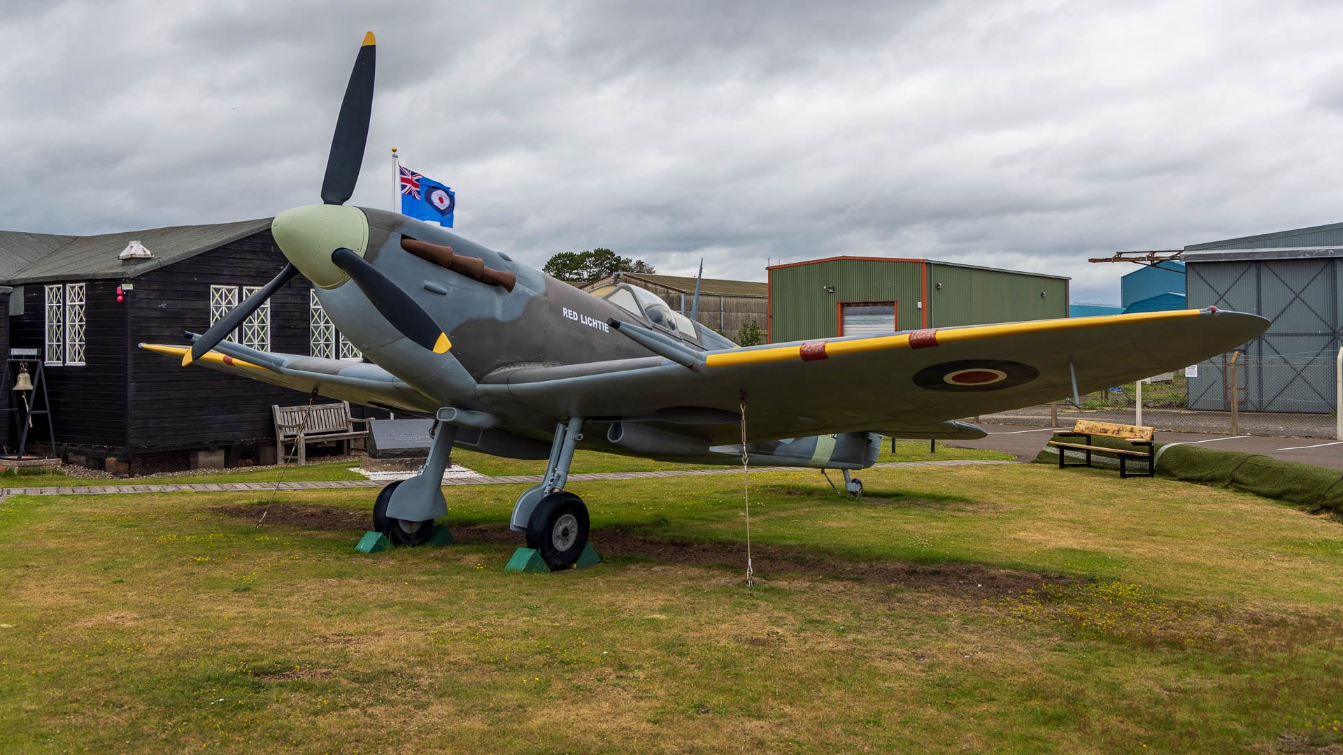 Eine Spitfire im Eingangsbereich des Montrose Air Station Museum.