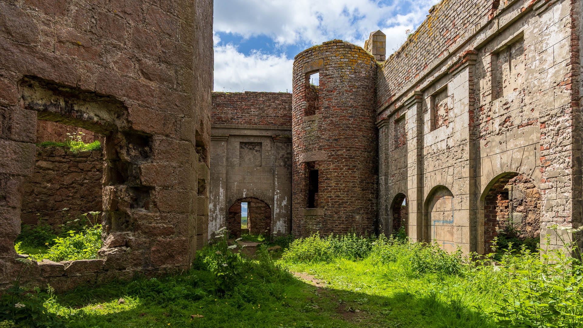 Im Inneren der Castle, links die achteckige Halle