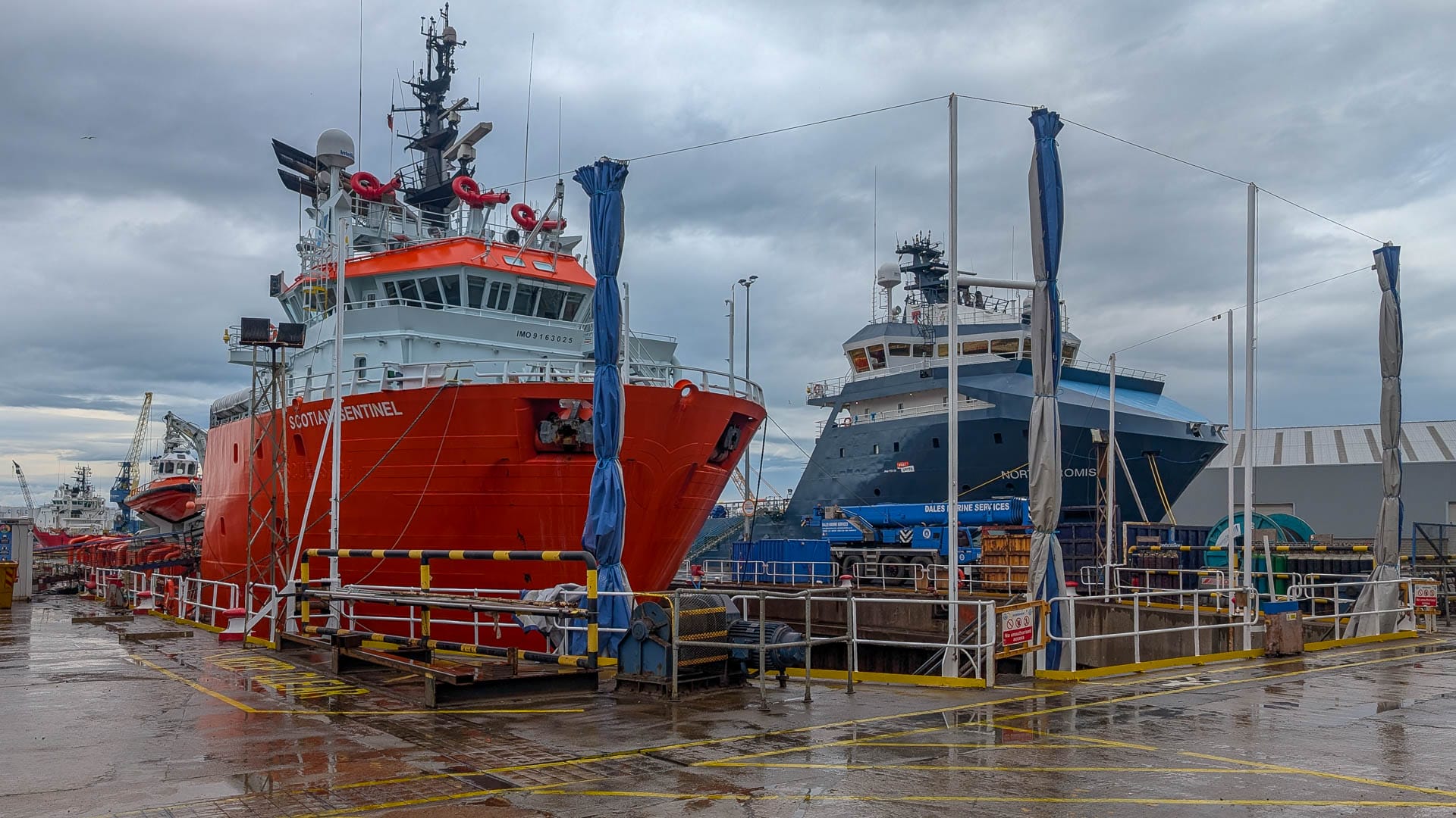 Scotian Sentinel und Northern Promise - zwei Arbeits-Schiffe für die Ölindustrie