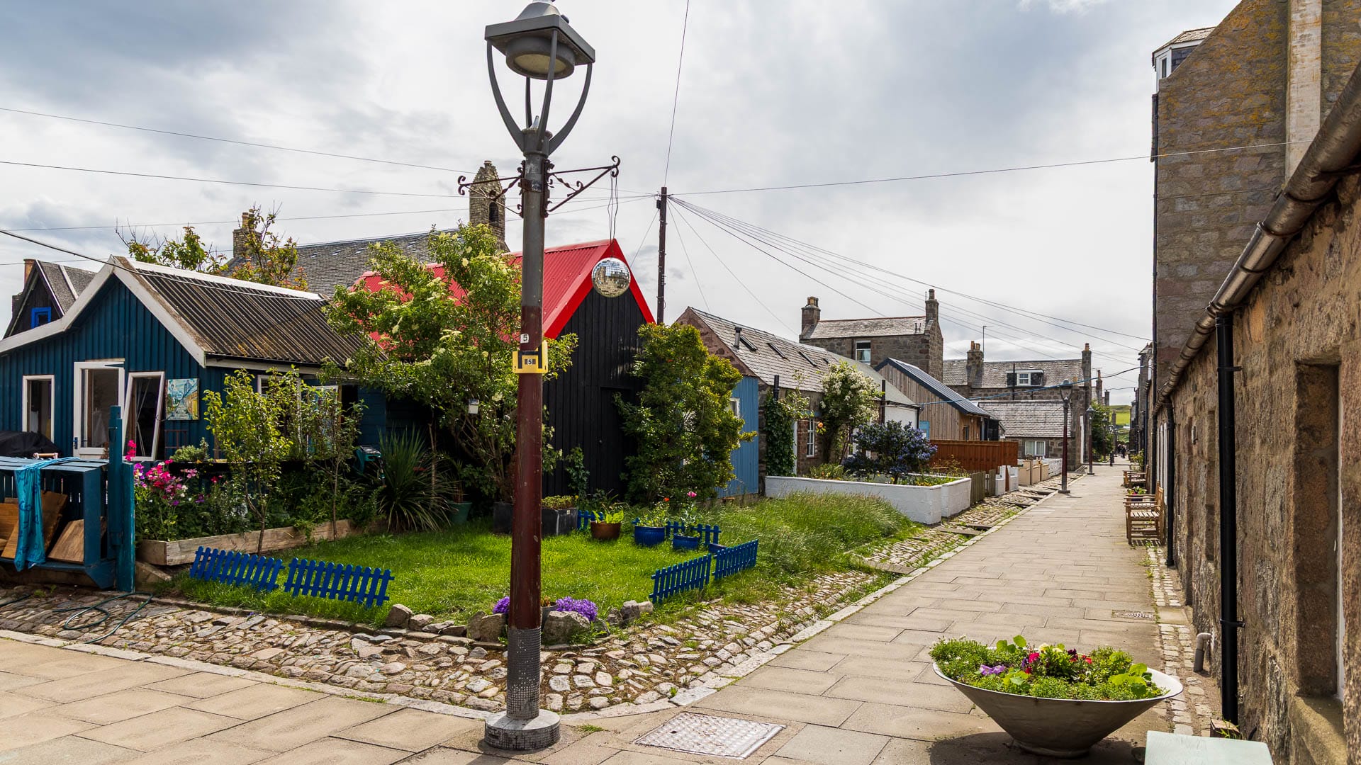 Im Footdee bilden die Äußeren Häuser eine geschlossene Reihe, während im Inneren auch Platz für Grün bleibt.