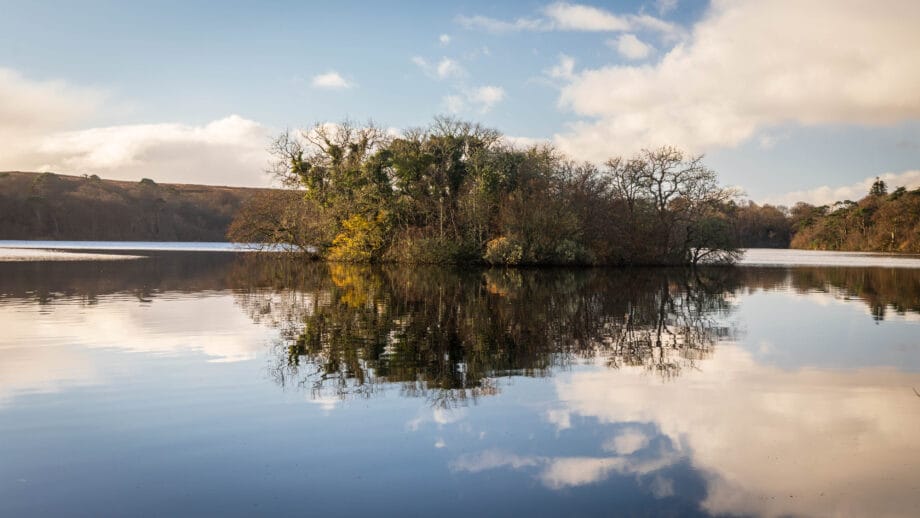 Loch Ballygrant und Eilean a’ Chàirne