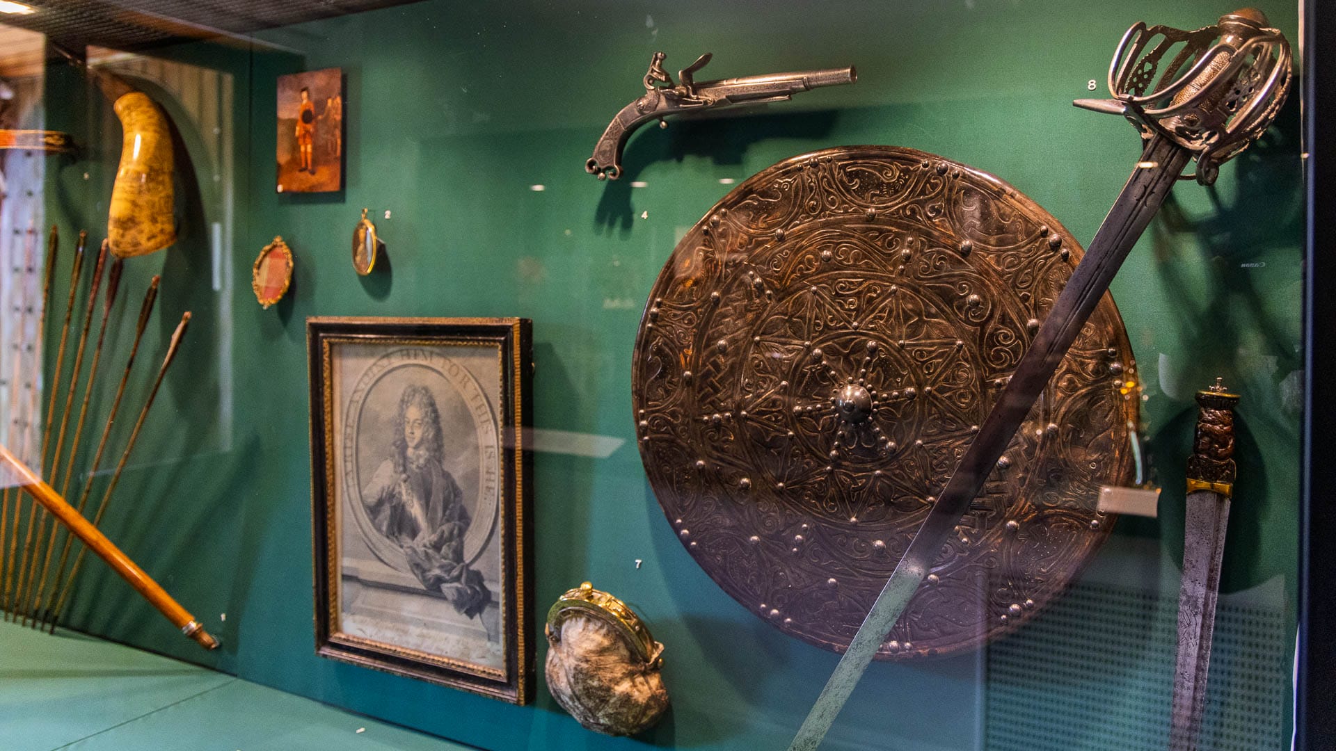 Schwerter, Schilder und Pistolen aus der Zeit der Jakobiten