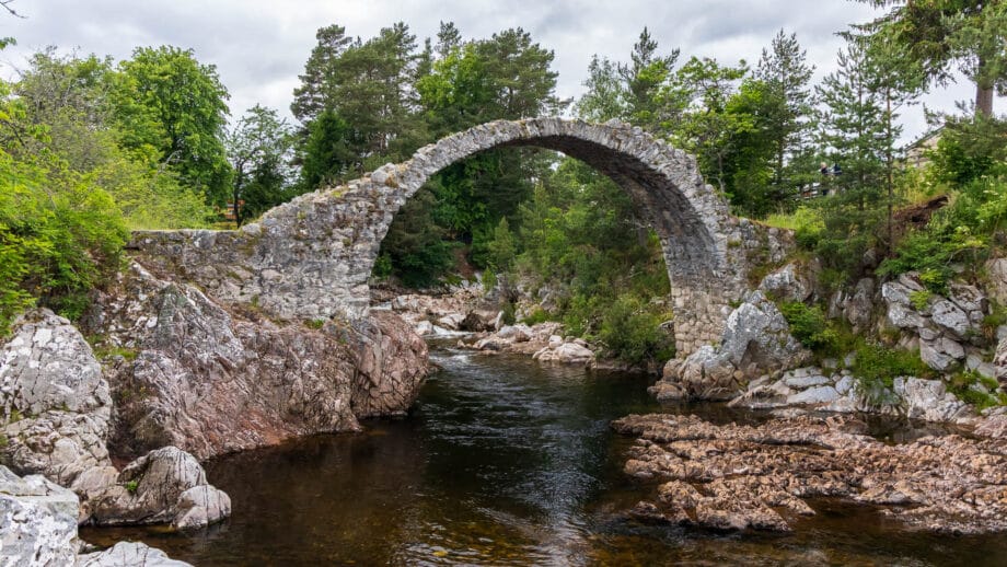 Die alte Packhorse Bridge im Ort Carr Bridge