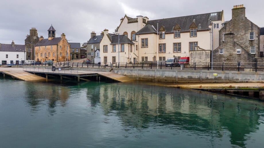 Blick auf das Lerwick Delivery Office und die Tollbooth