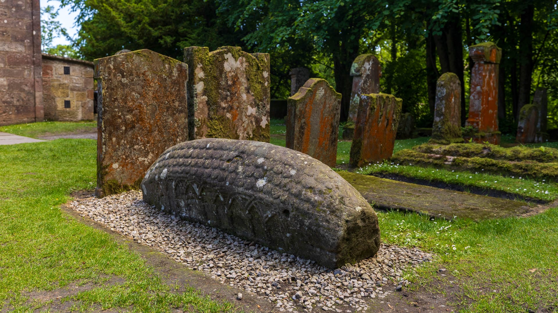 Hogback Stone bei der Luss Parish Church