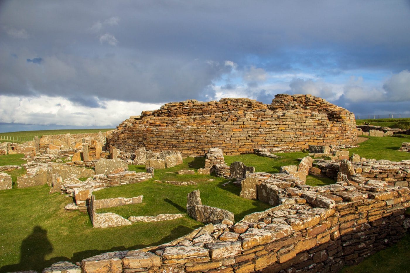 Broch of Gurness auf Orkney mit eisenzeitlichen Steinruinen