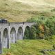 Der Jakobite Steam Train auf dem Viadukt von Glenfinnan